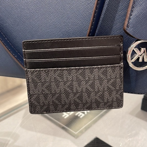 MICHAEL KORS MENS
Cooper Graphic Logo Tall Card Case
Style# 36S3LCOD2B
PINK 
NWT - Picture 8 of 16